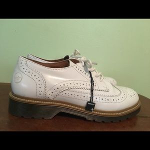 White Bronx brand Oxfords, size 10